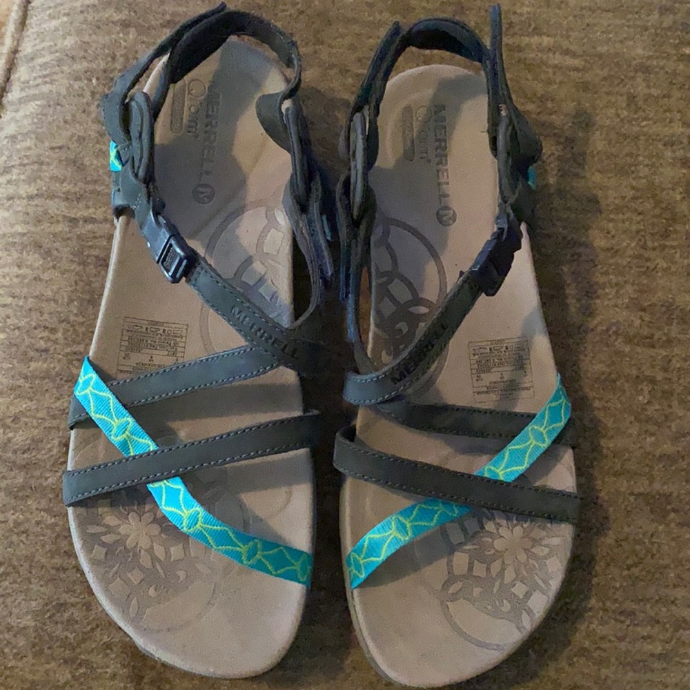 Merrill Sandle size 8 good condition. Worn only a couple times